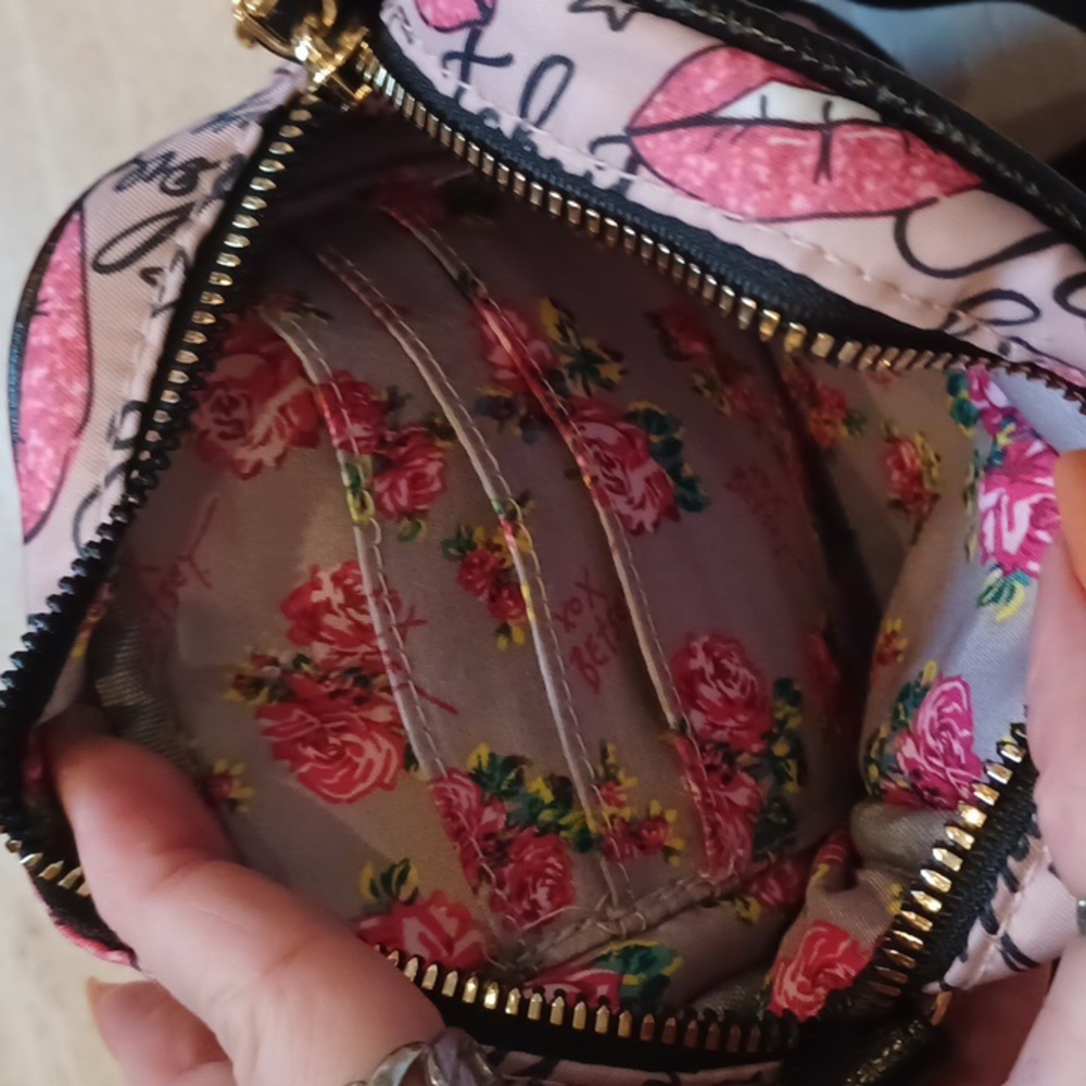 Betsey Johnson Follow Your Heart, Do What You Love Pink LIPS Crossbody Bag - Picture 11 of 11